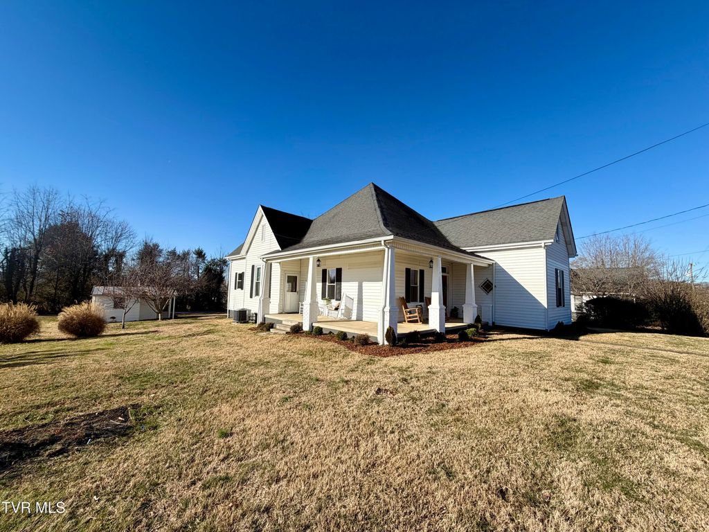 Photo of 908 Weaver Pike, Bristol, TN 37620 (MLS # 9990045)