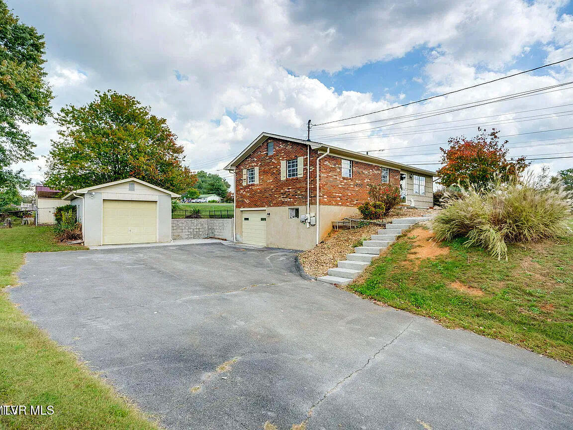 432 Broyles Lane