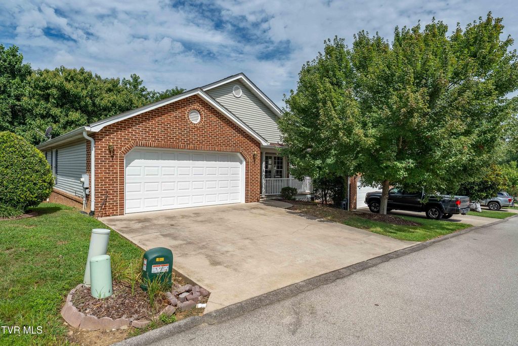 Photo of 634 Willowcrest Place, Kingsport, TN 37660 (MLS # 9984350)