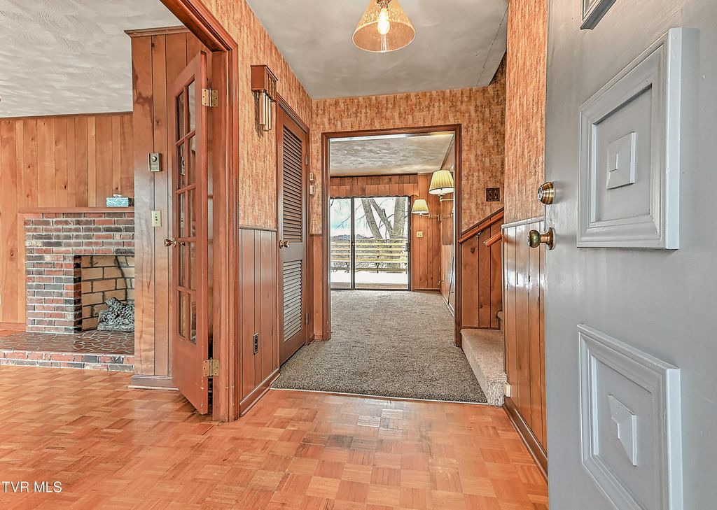 Photo of 420 Terry Drive, Bristol, VA 24201 (MLS # 9989193)