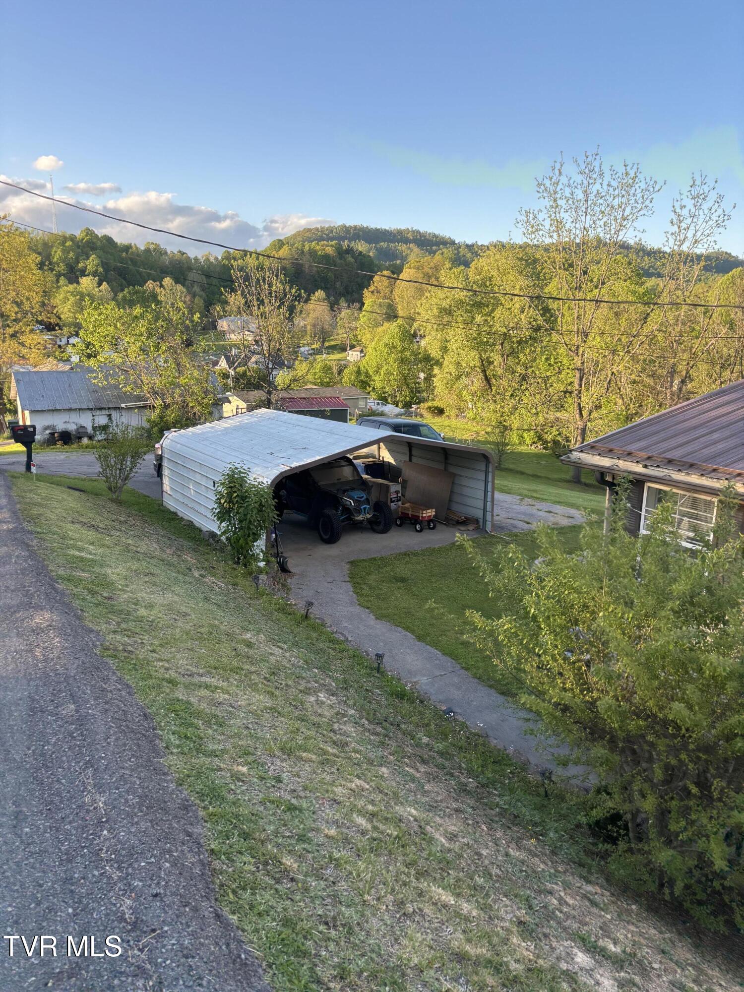 608 Dutch Avenue, Coeburn, Virginia image 3