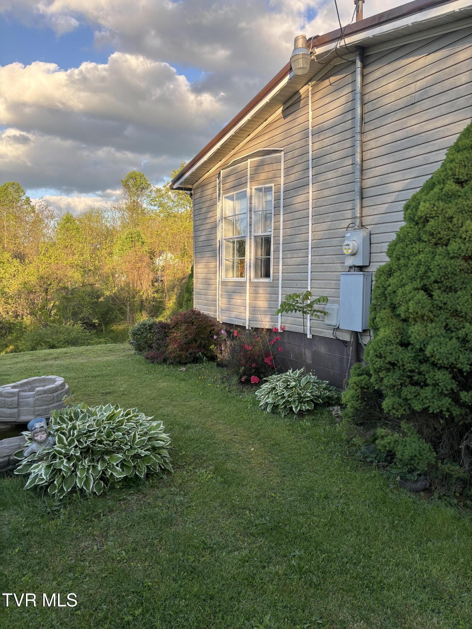608 Dutch Avenue, Coeburn, Virginia image 2