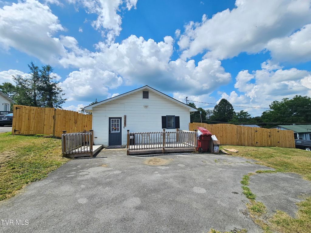 Photo of 2225 Signal Drive, Johnson City, TN 37604 (MLS # 9984762)