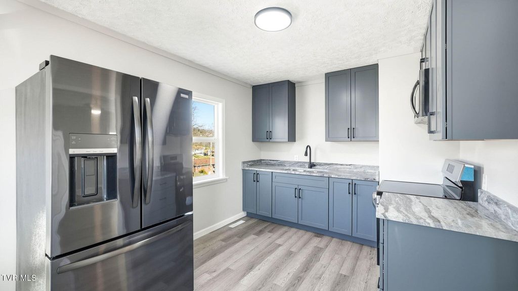 Photo of 2020 Holly Street, Kingsport, TN 37660 (MLS # 9989659)