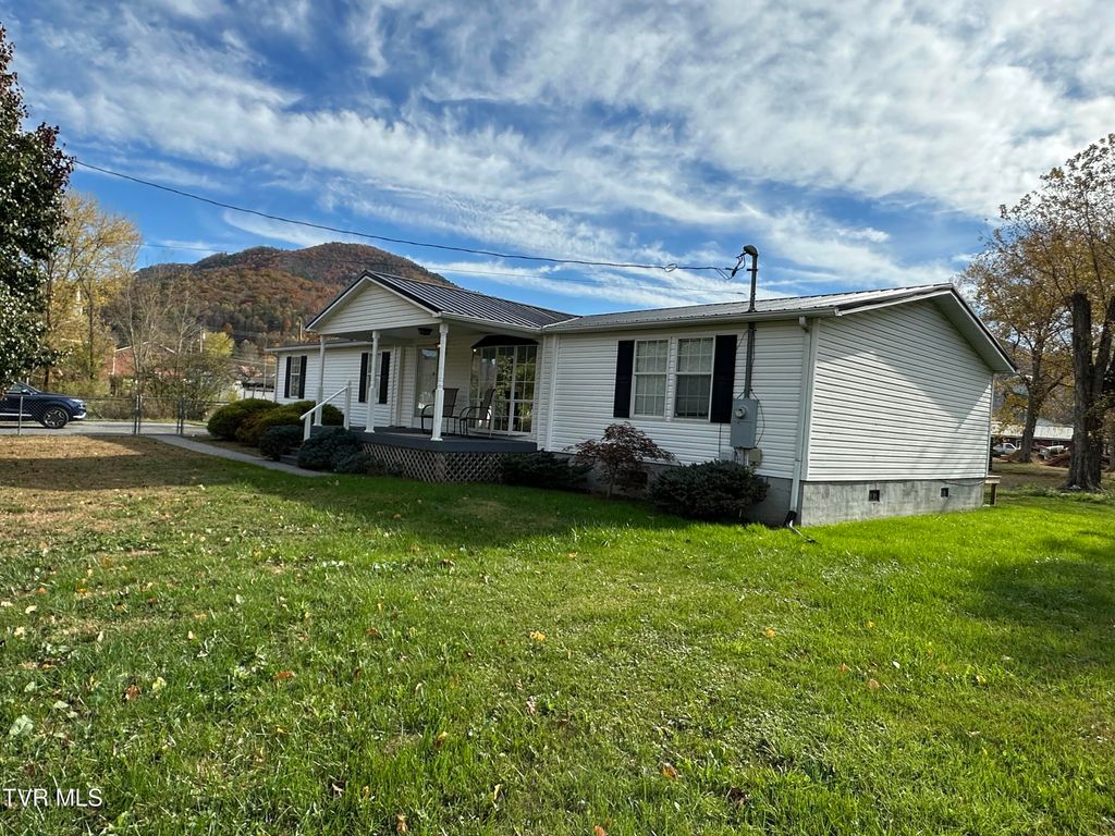 Photo of 112 Crook Street, Hampton, TN 37658 (MLS # 9987971)