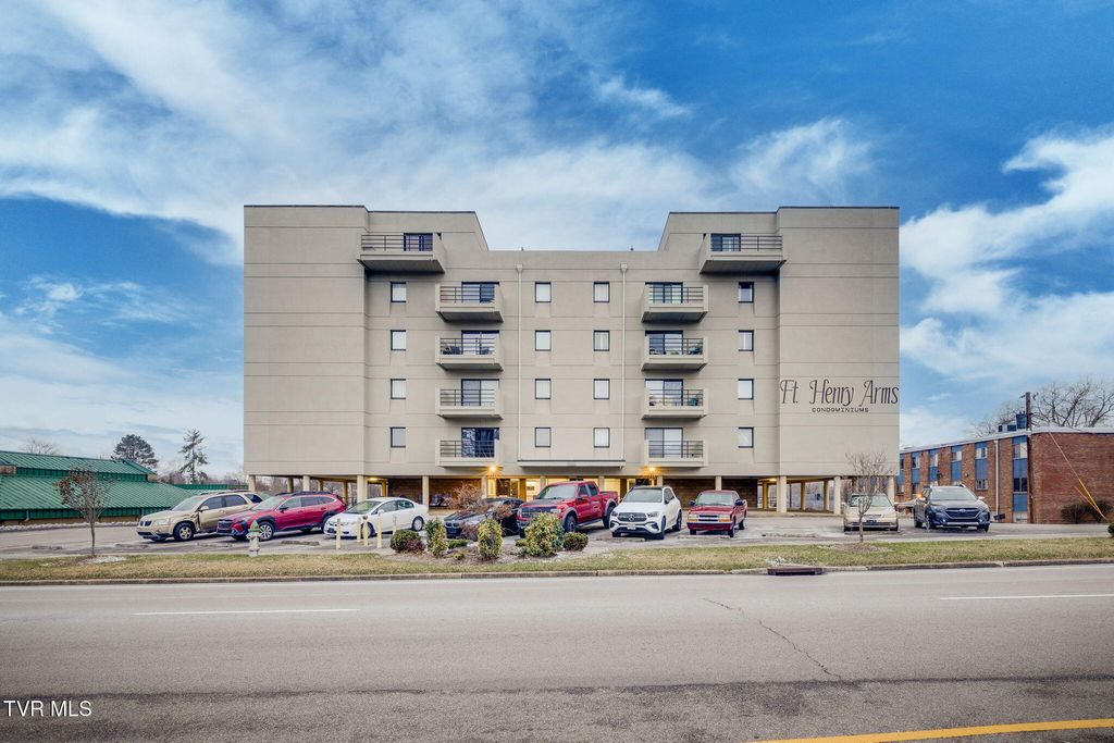 Photo of 1585 Fort Henry Drive #P-D, Kingsport, TN 37664 (MLS # 9974919)