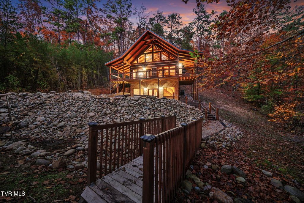 Photo of 2579 Black Bear Lane, Sevierville, TN 37876 (MLS # 9993231)