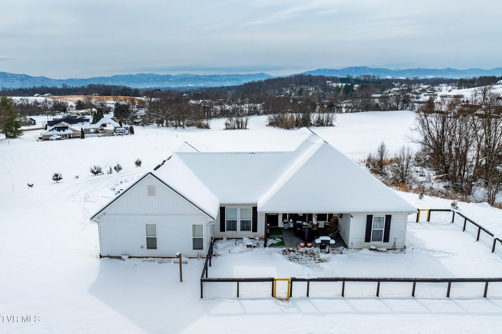 Photo of 2166 Asheville Highway, Greeneville, TN 37743 (MLS # 9990926)