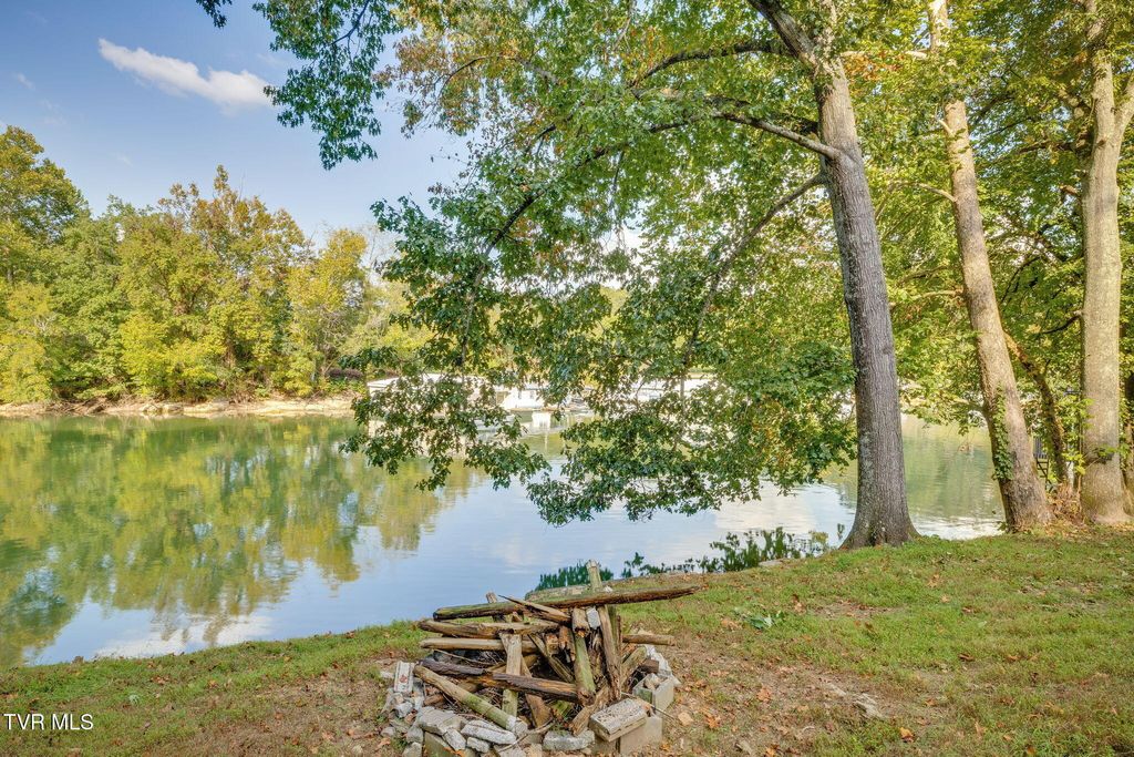 Photo of 417 Cope Road, Kingsport, TN 37663 (MLS # 9986196)