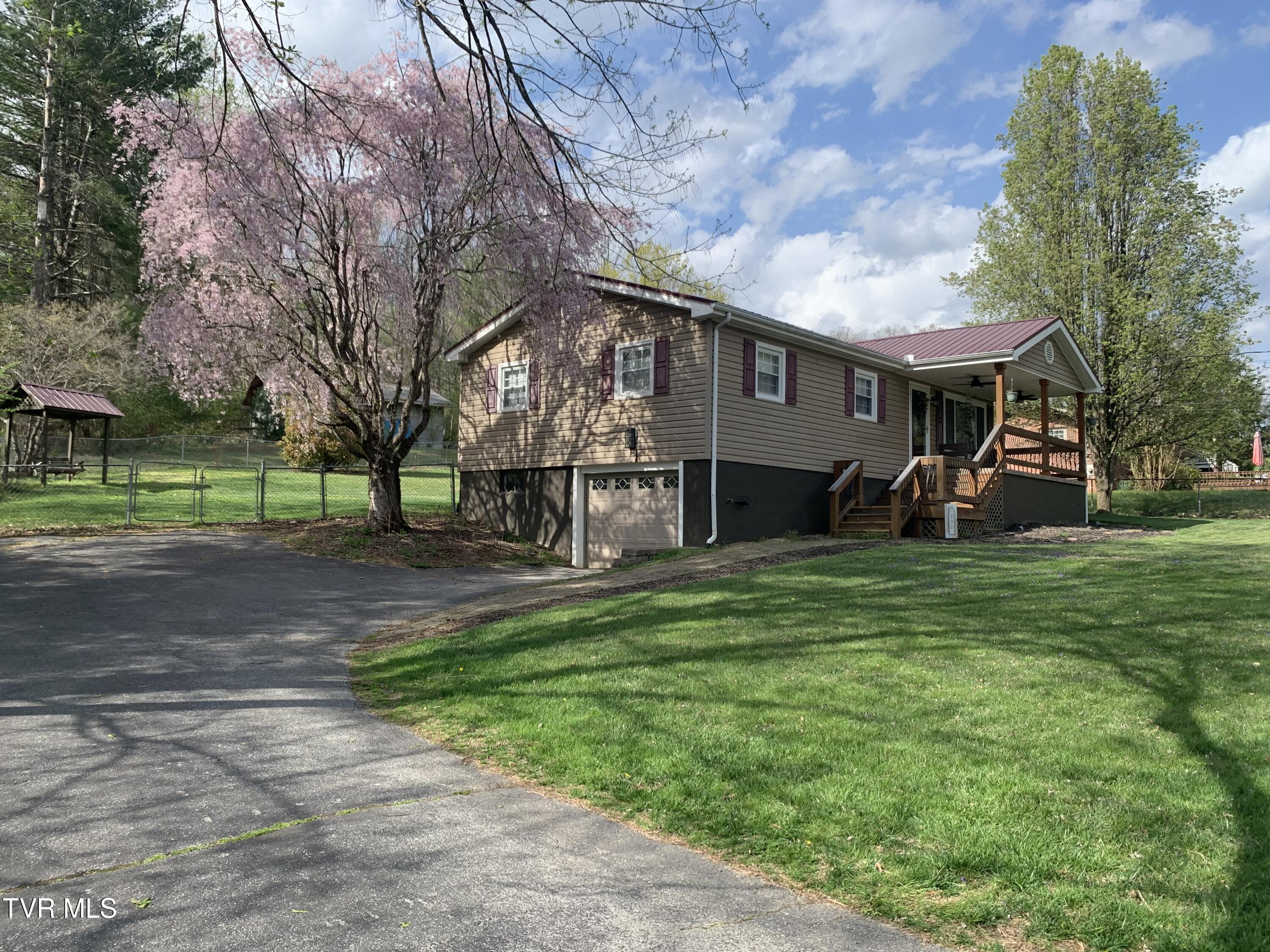 232 Meadow Drive, Bristol, Tennessee image 2