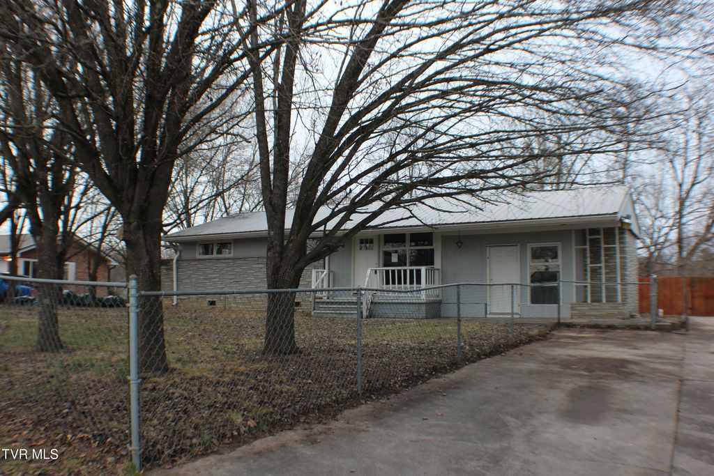 Photo of 30 Brown Avenue, Greeneville, TN 37743 (MLS # 9991661)