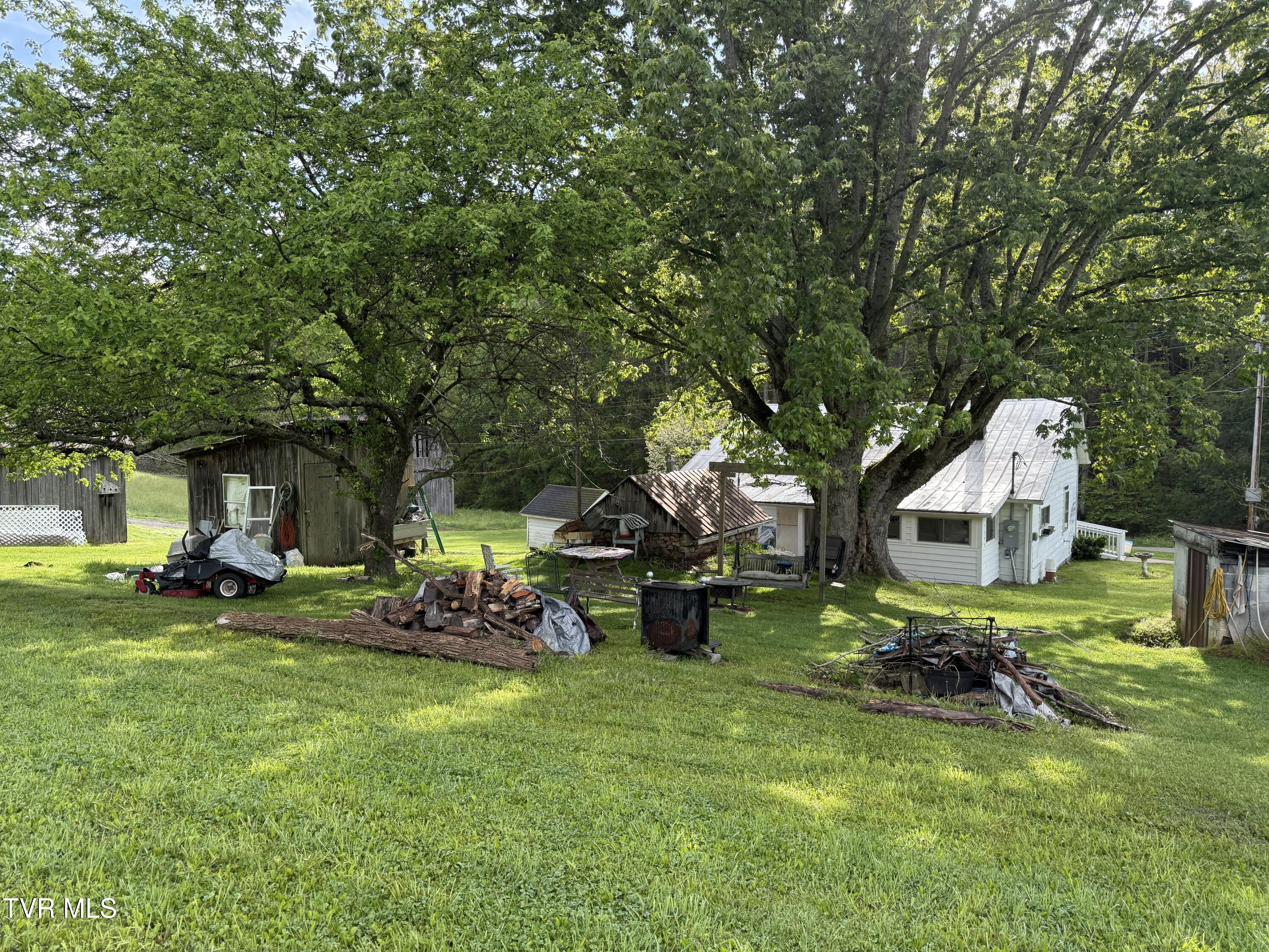 2223 Sugar Creek Road, Laurel Bloomery, Tennessee image 3