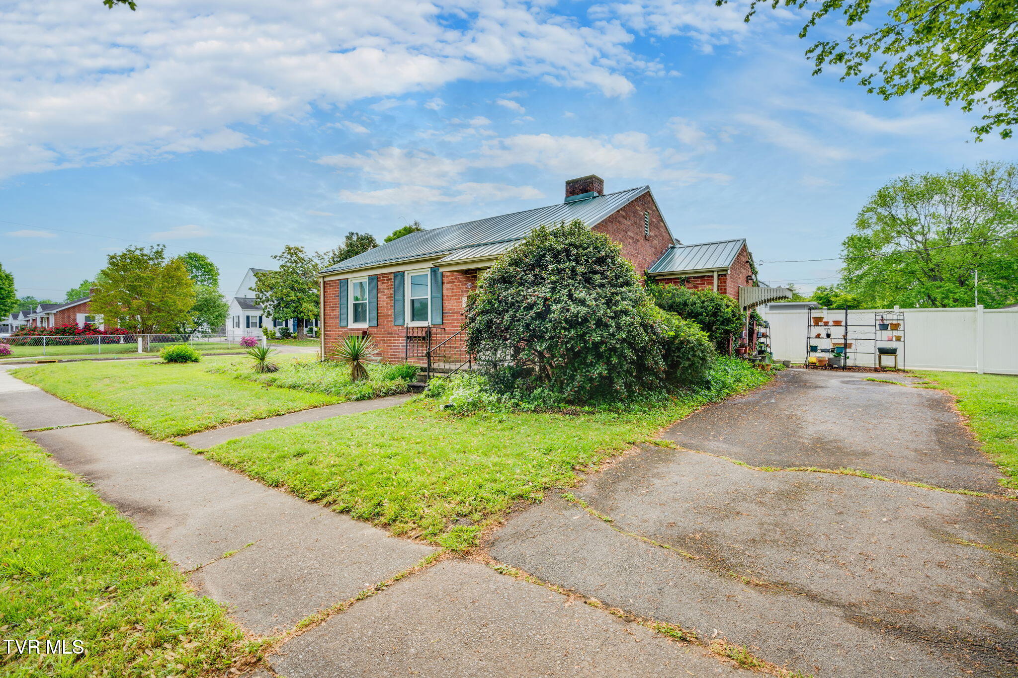 1121 Midland Drive, Kingsport, Tennessee image 3