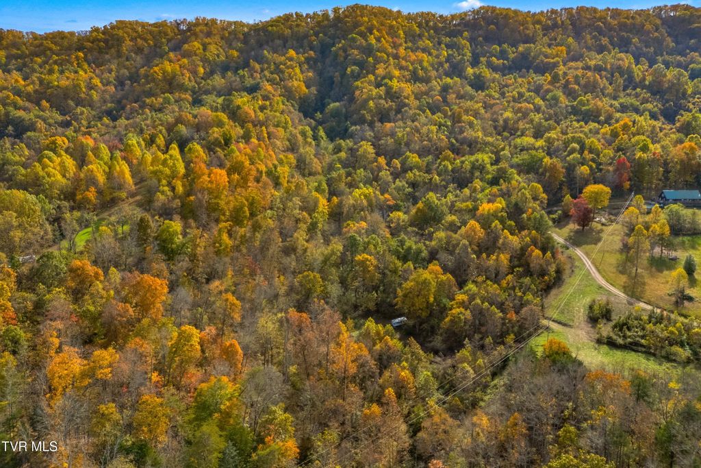 Photo of 853 Twin Ponds Lane, Thorn Hill, TN 37881 (MLS # 9987921)