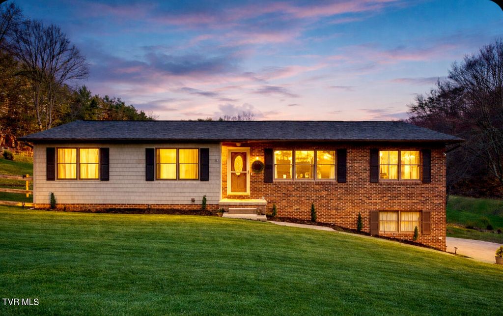 Photo of 1201 Bermuda Drive, Kingsport, TN 37660 (MLS # 9992082)