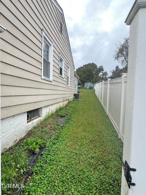Tiny photo for 2461 Bradley Street, Bristol, VA 24201 (MLS # 9986305)