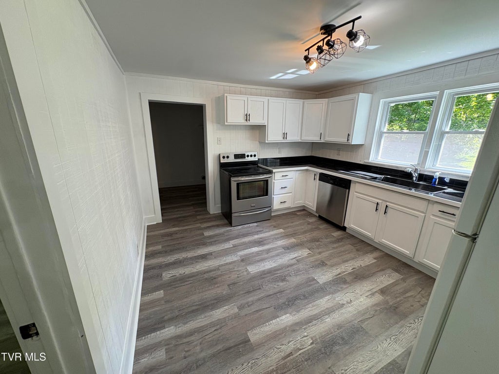 Photo of 324 Old Beidleman Road, Bristol, TN 37620 (MLS # 9996244)