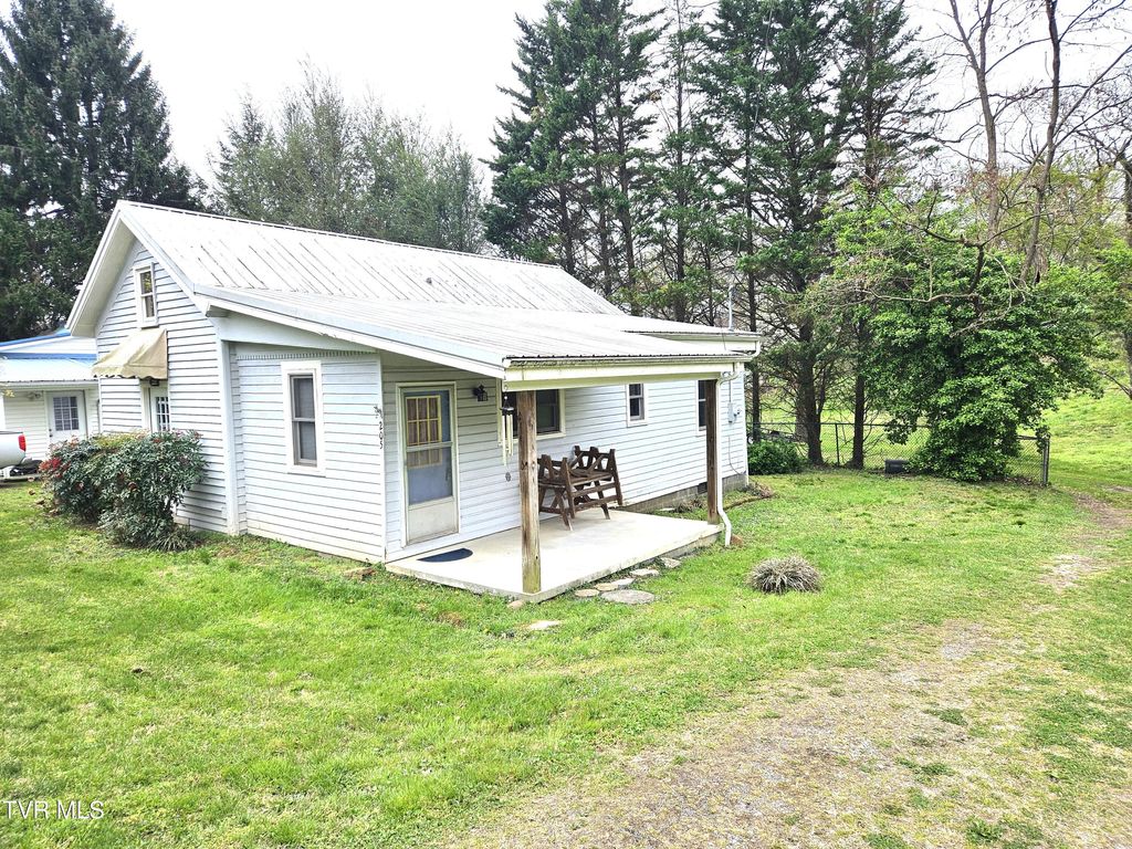 Photo of 205 Boyd Street, Rogersville, TN 37857 (MLS # 9993053)