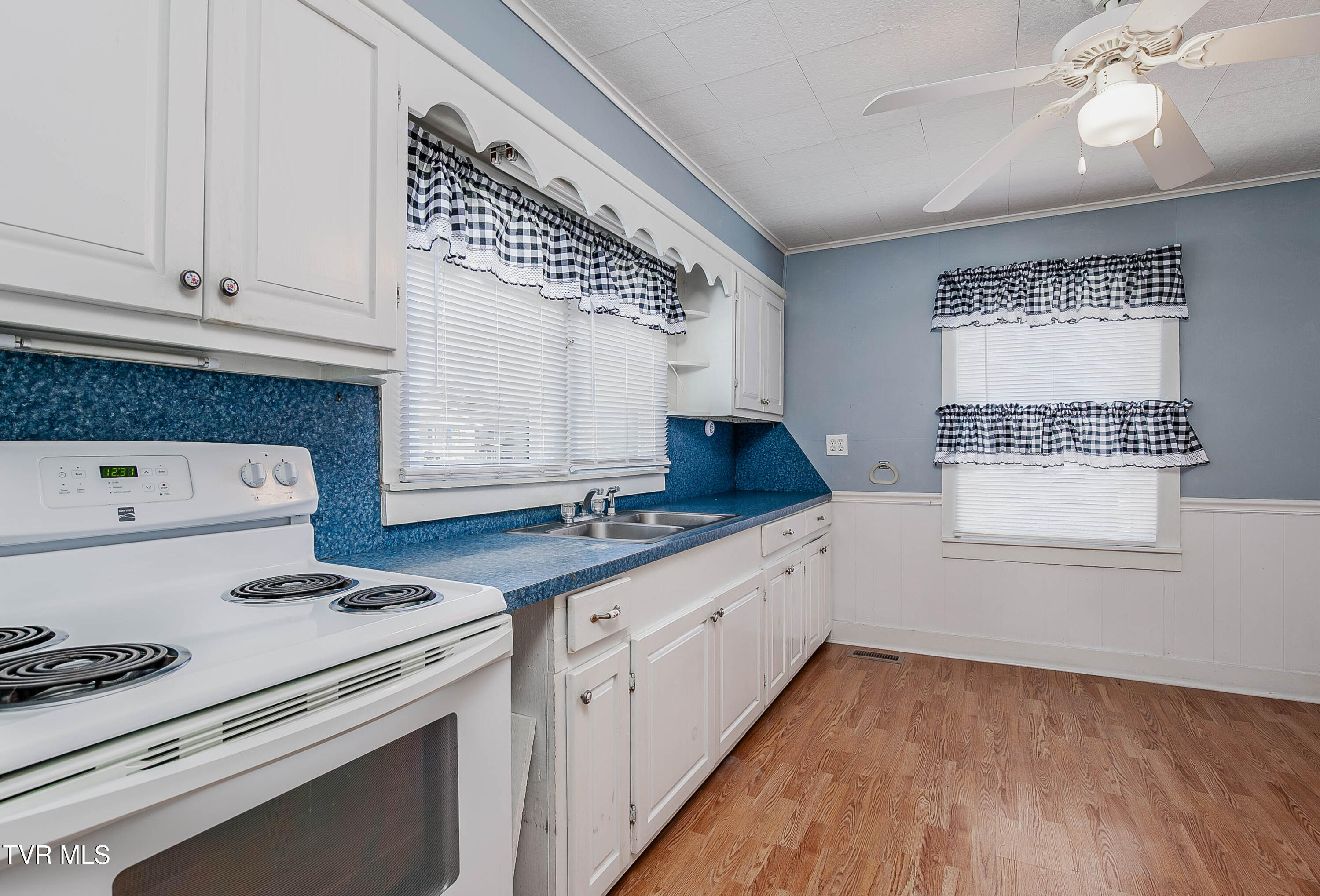 410 Bay Street, Mount Carmel, Tennessee image 8
