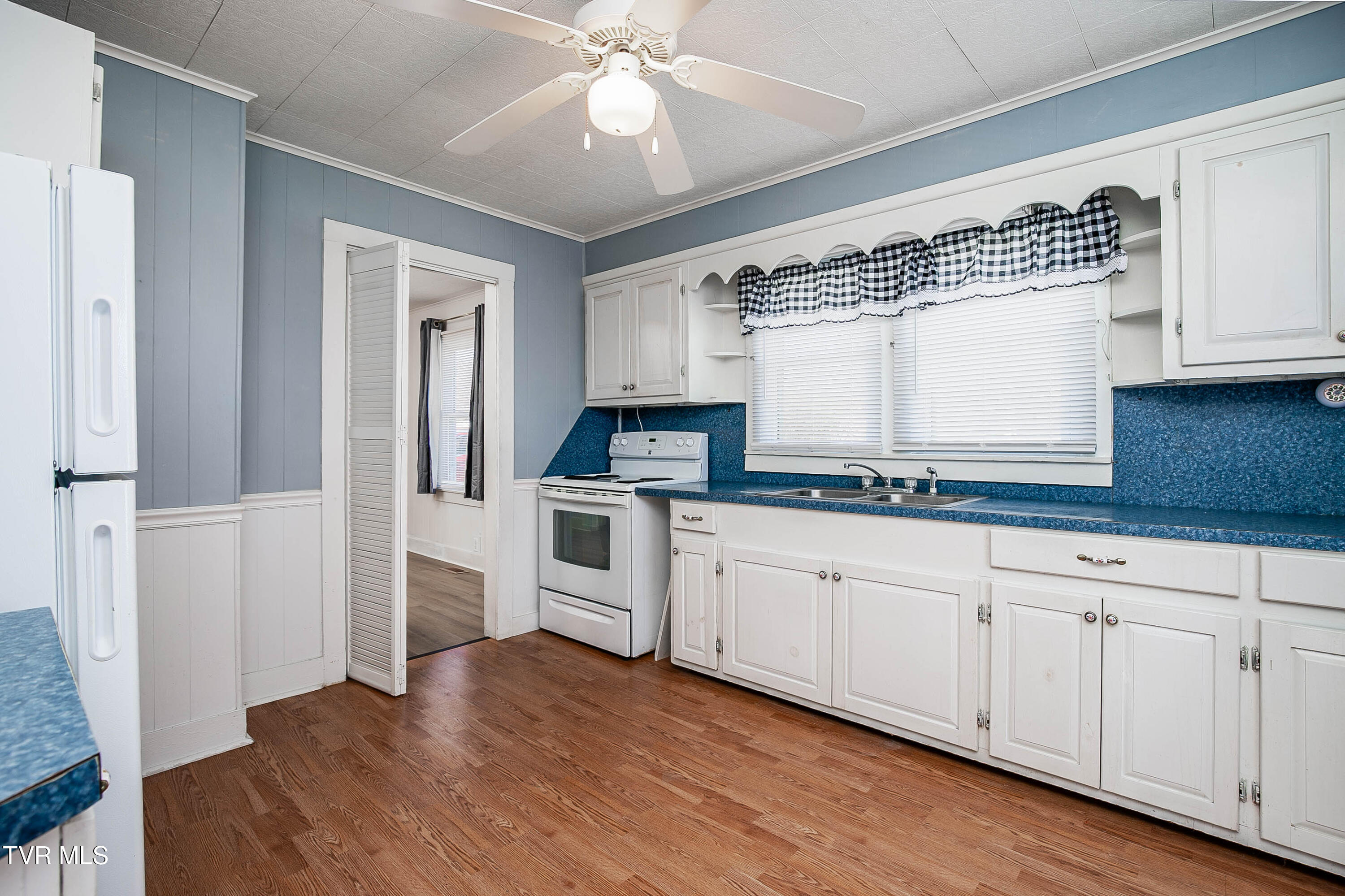 410 Bay Street, Mount Carmel, Tennessee image 9