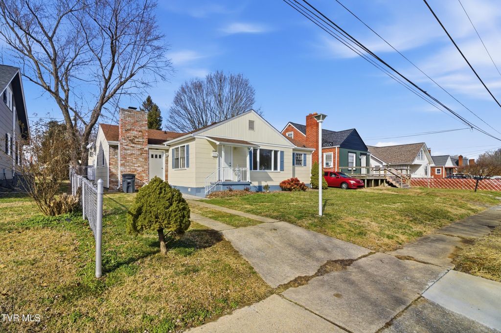 Photo of 1760 Jefferson Avenue, Kingsport, TN 37664 (MLS # 9990497)