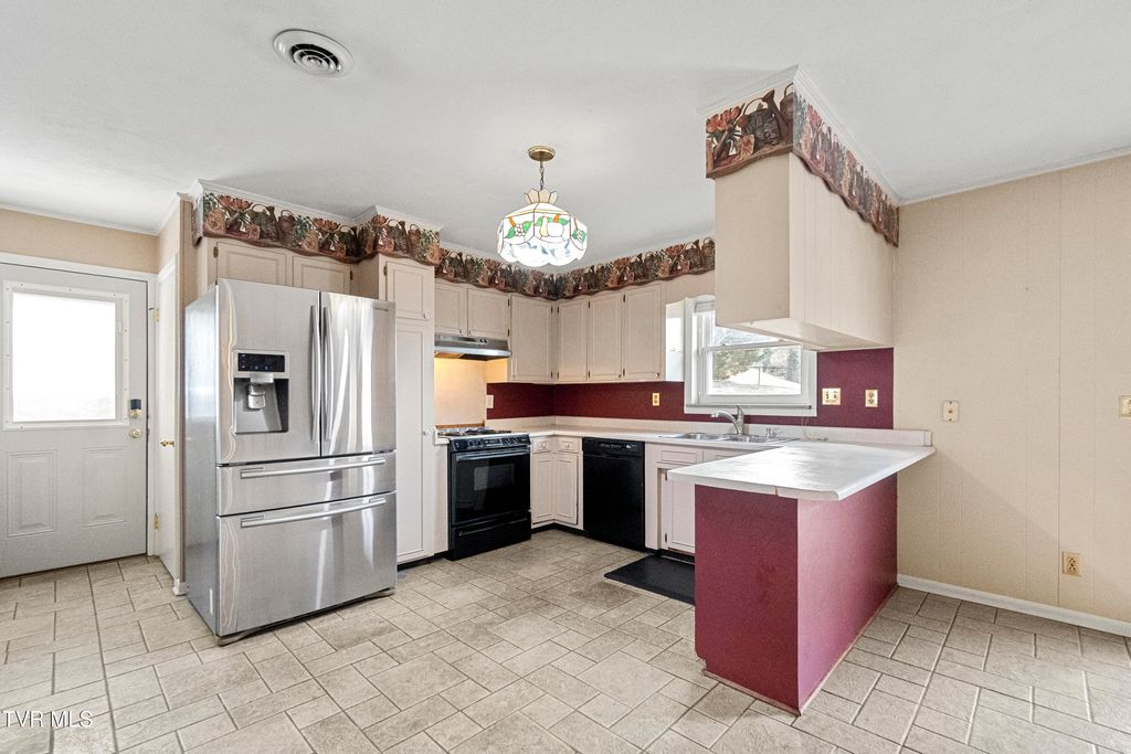 Photo of 1400 Brentwood Drive, Greeneville, TN 37743 (MLS # 9990914)