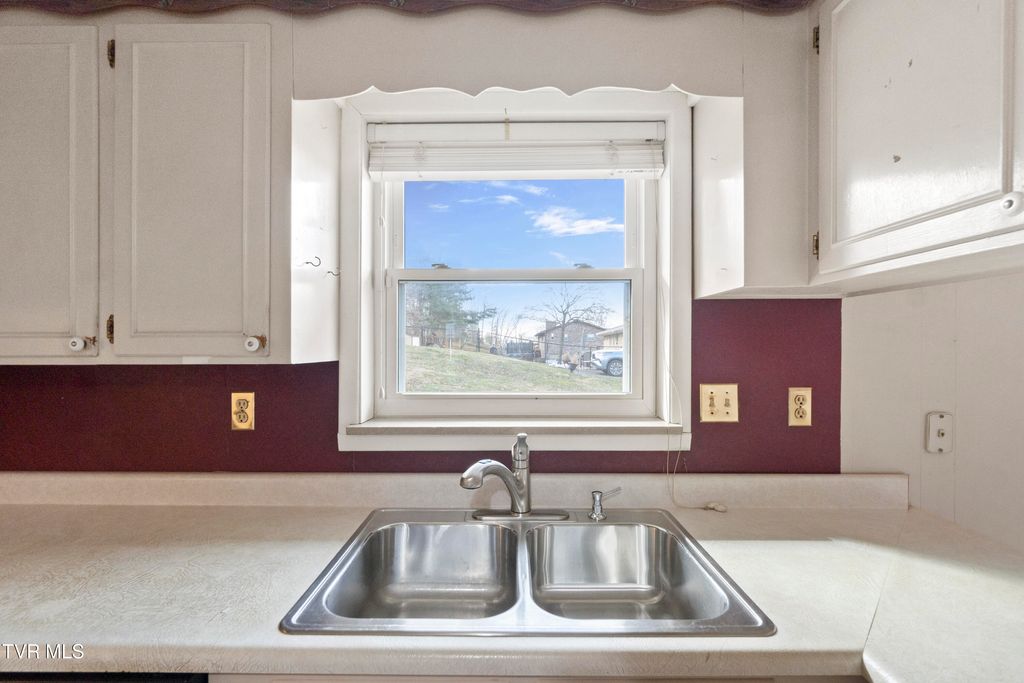 Photo of 1400 Brentwood Drive, Greeneville, TN 37743 (MLS # 9990914)