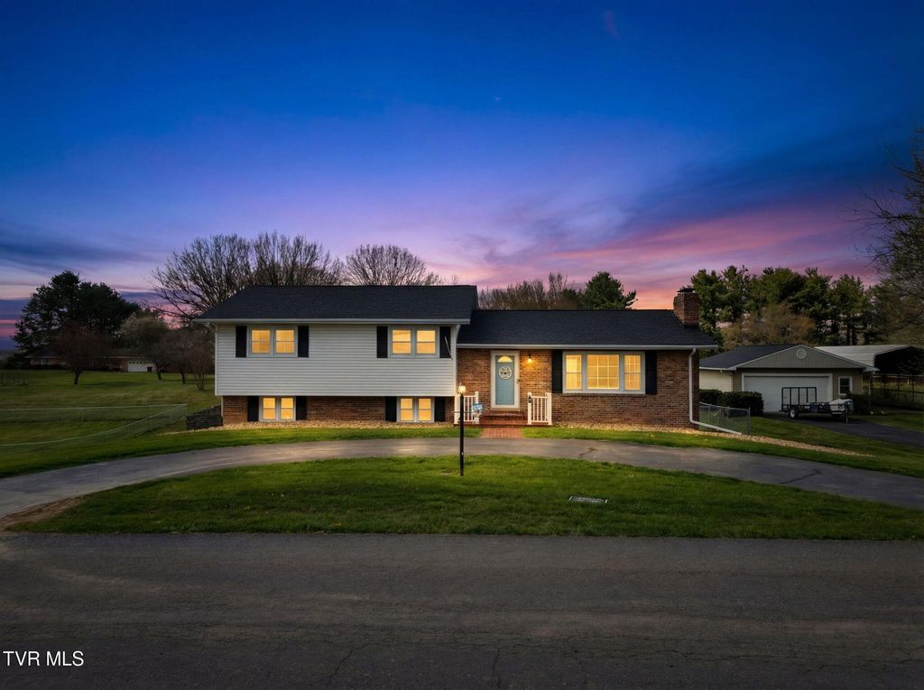 Photo of 19763 Mccray Drive, Abingdon, VA 24211 (MLS # 9993297)