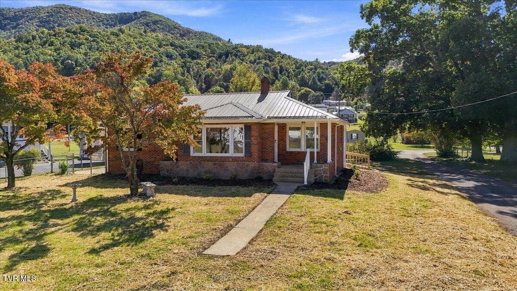 Photo of 200 Dennis Cove Road, Hampton, TN 37658 (MLS # 10002046)