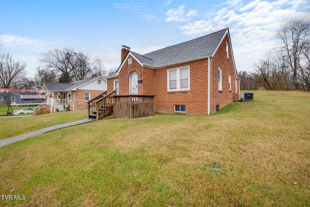 Photo of 1524 Fairview Avenue, Kingsport, TN 37660 (MLS # 9989129)