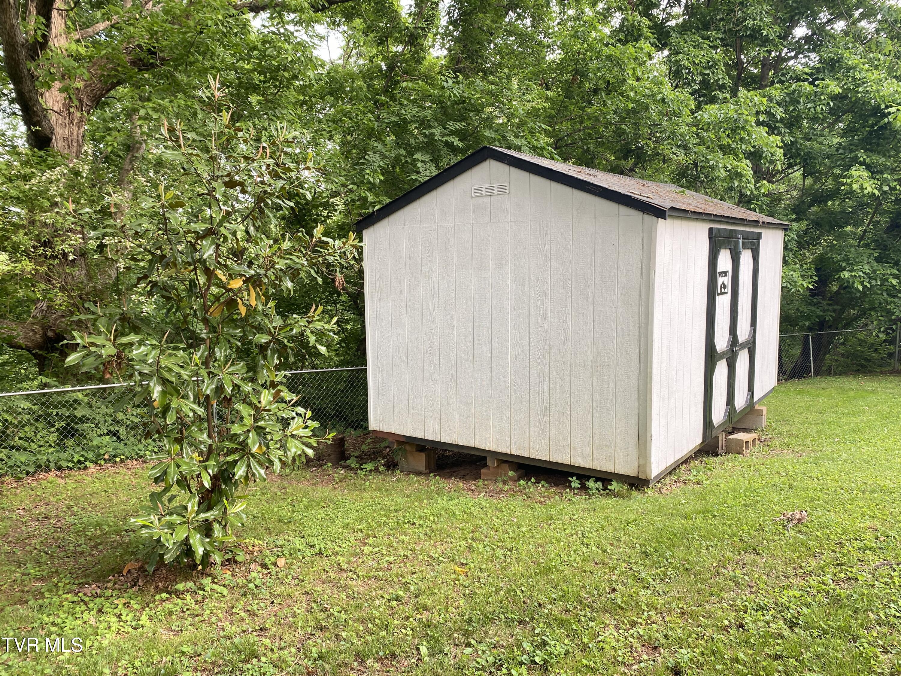 120 Sapphire Drive, Elizabethton, Tennessee image 3