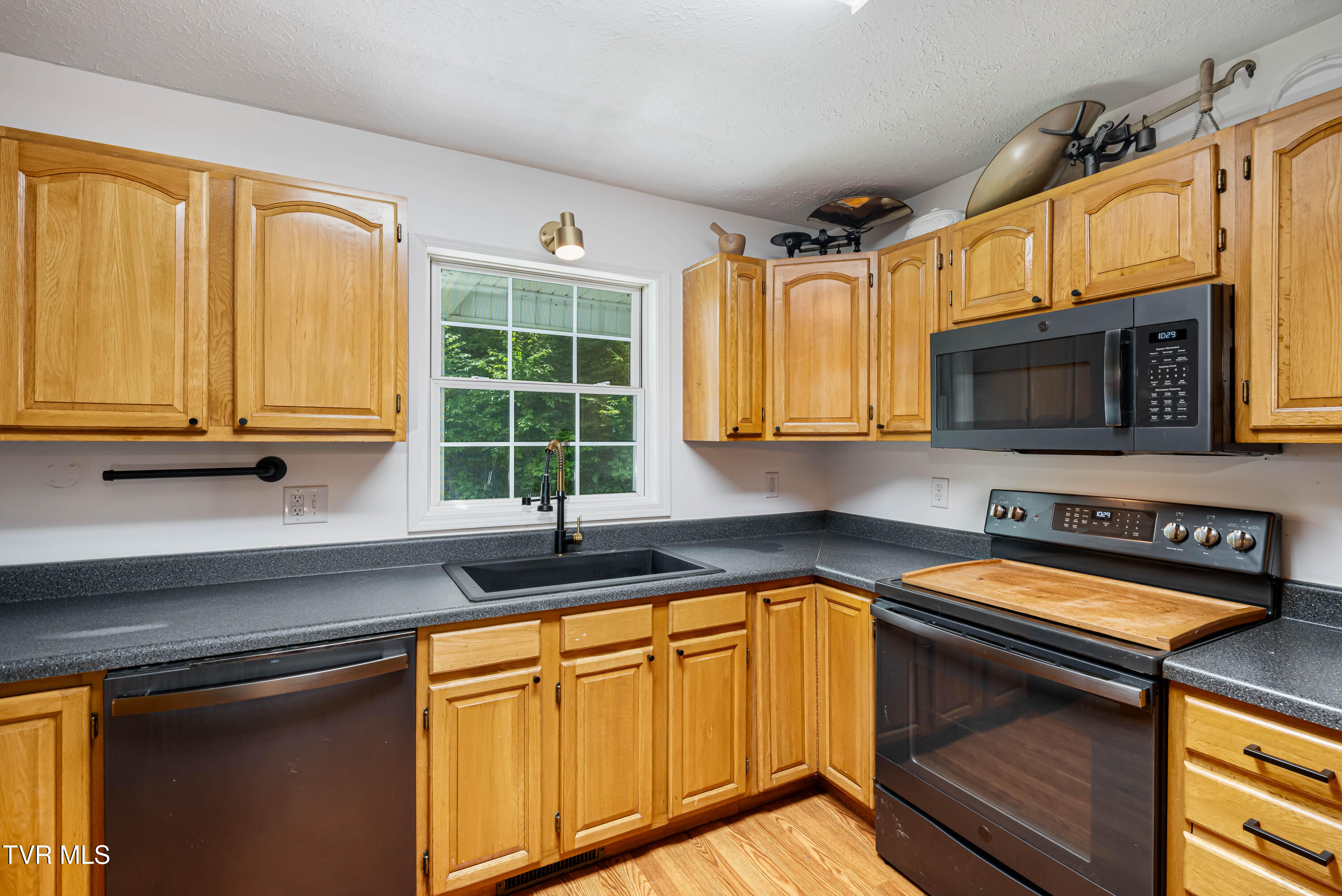 402 Crabtree Road, Roan Mountain, Tennessee image 13
