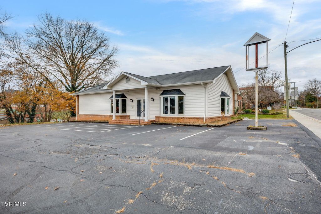 Photo of 280 Euclid Avenue, Bristol, VA 24201 (MLS # 9988614)