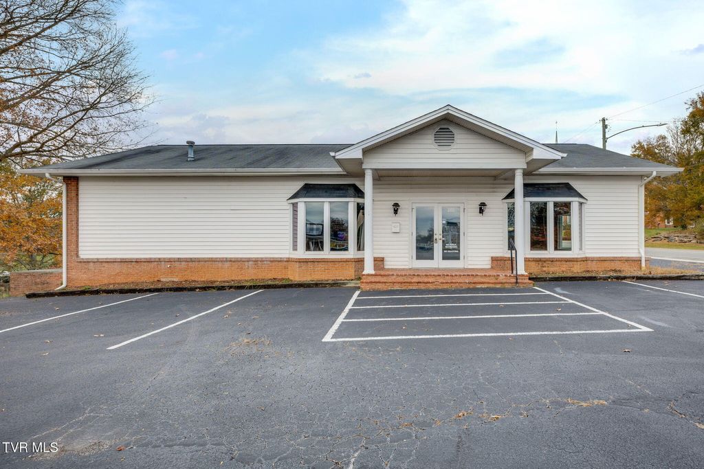 Photo of 280 Euclid Avenue, Bristol, VA 24201 (MLS # 9988614)