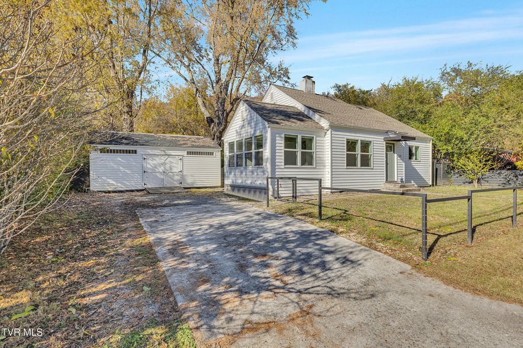Photo of 230 Unaka Street, Greeneville, TN 37743 (MLS # 9988110)