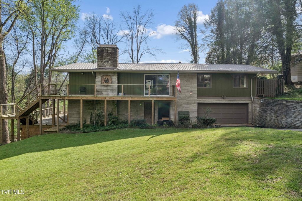 Photo of 1823 Woodhaven Drive, Elizabethton, TN 37643 (MLS # 9993761)