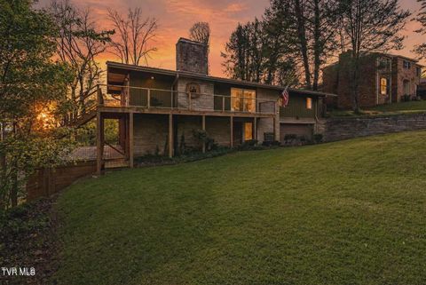 Photo of 1823 Woodhaven Drive, Elizabethton, TN 37643 (MLS # 9993761)