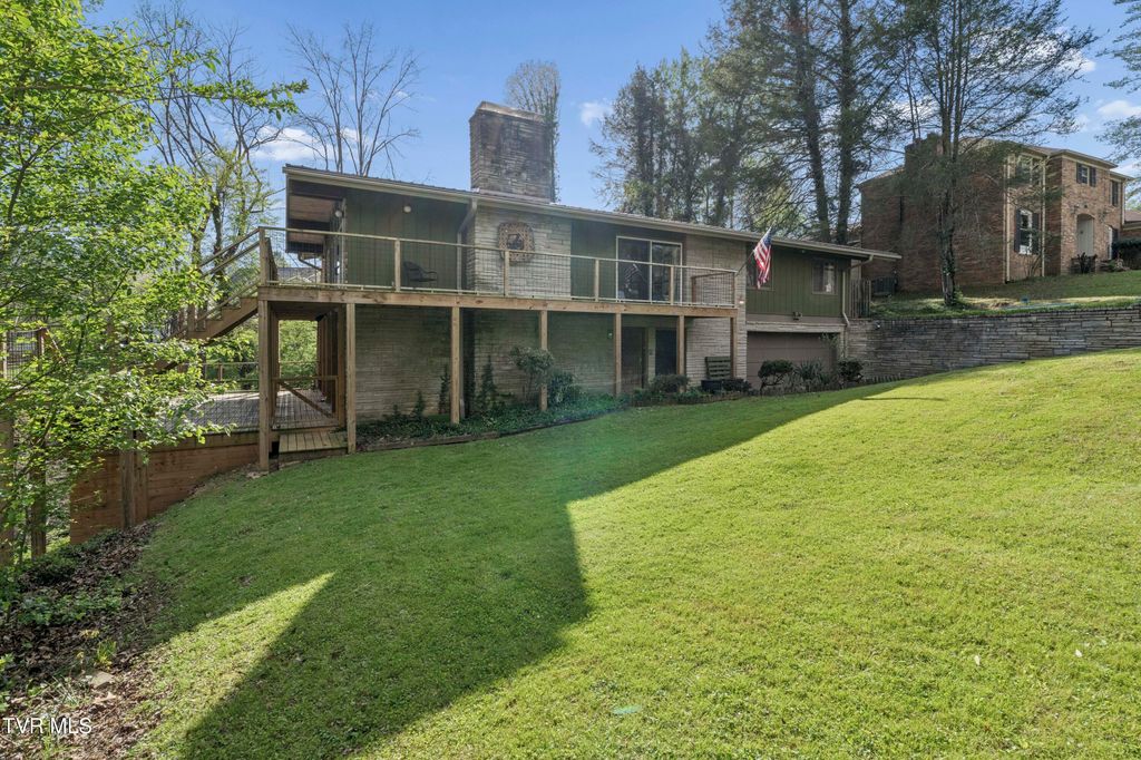 Photo of 1823 Woodhaven Drive, Elizabethton, TN 37643 (MLS # 9993761)