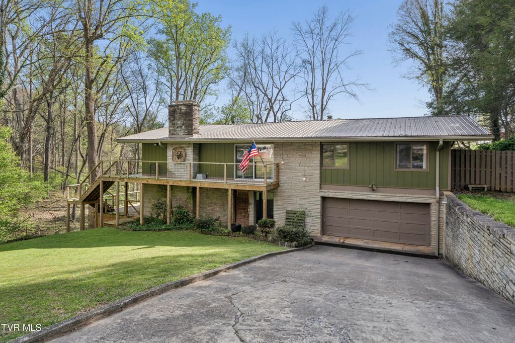 Photo of 1823 Woodhaven Drive, Elizabethton, TN 37643 (MLS # 9993761)