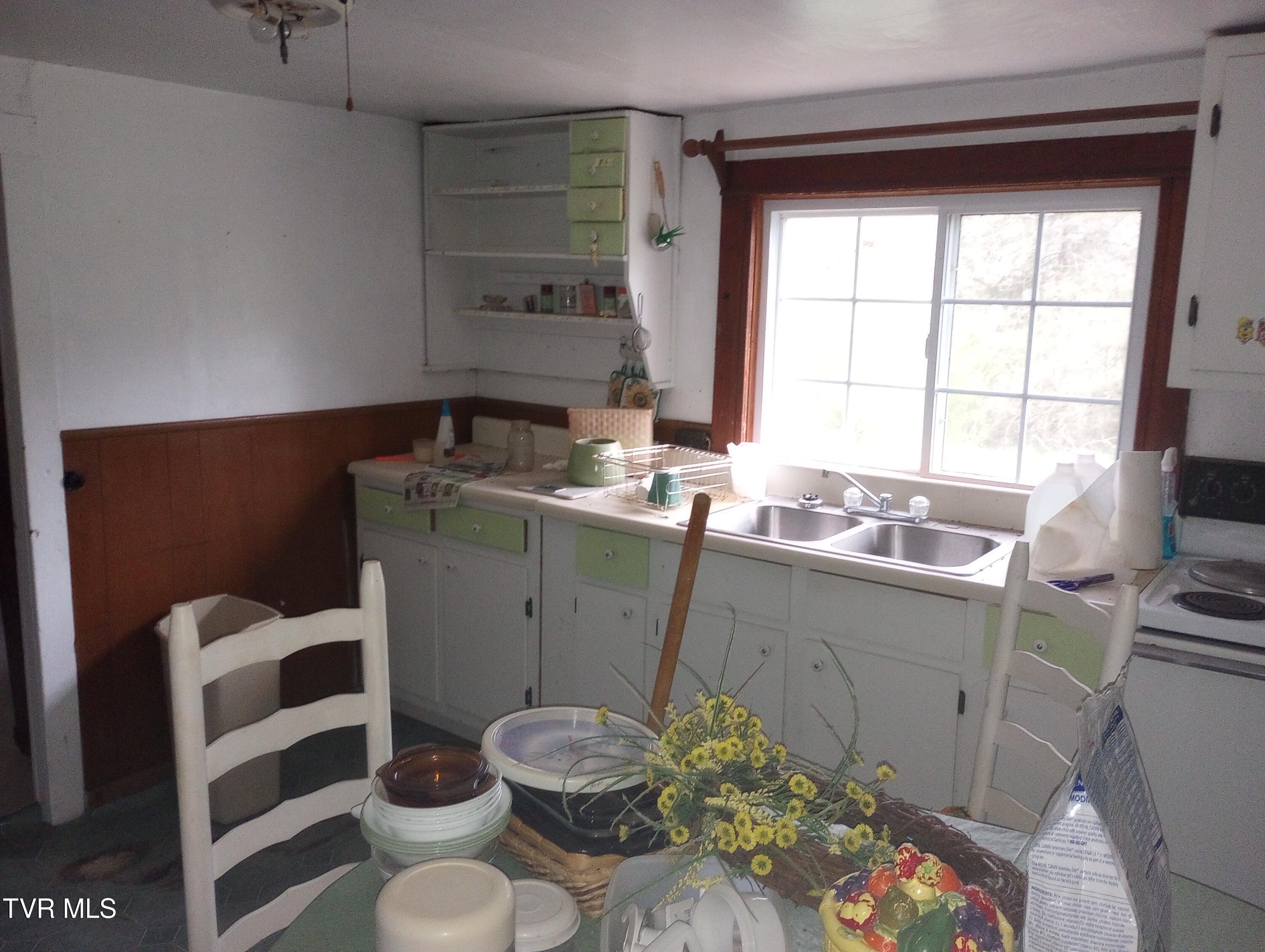 632 Burtons Ford Road, Castlewood, Virginia image 16