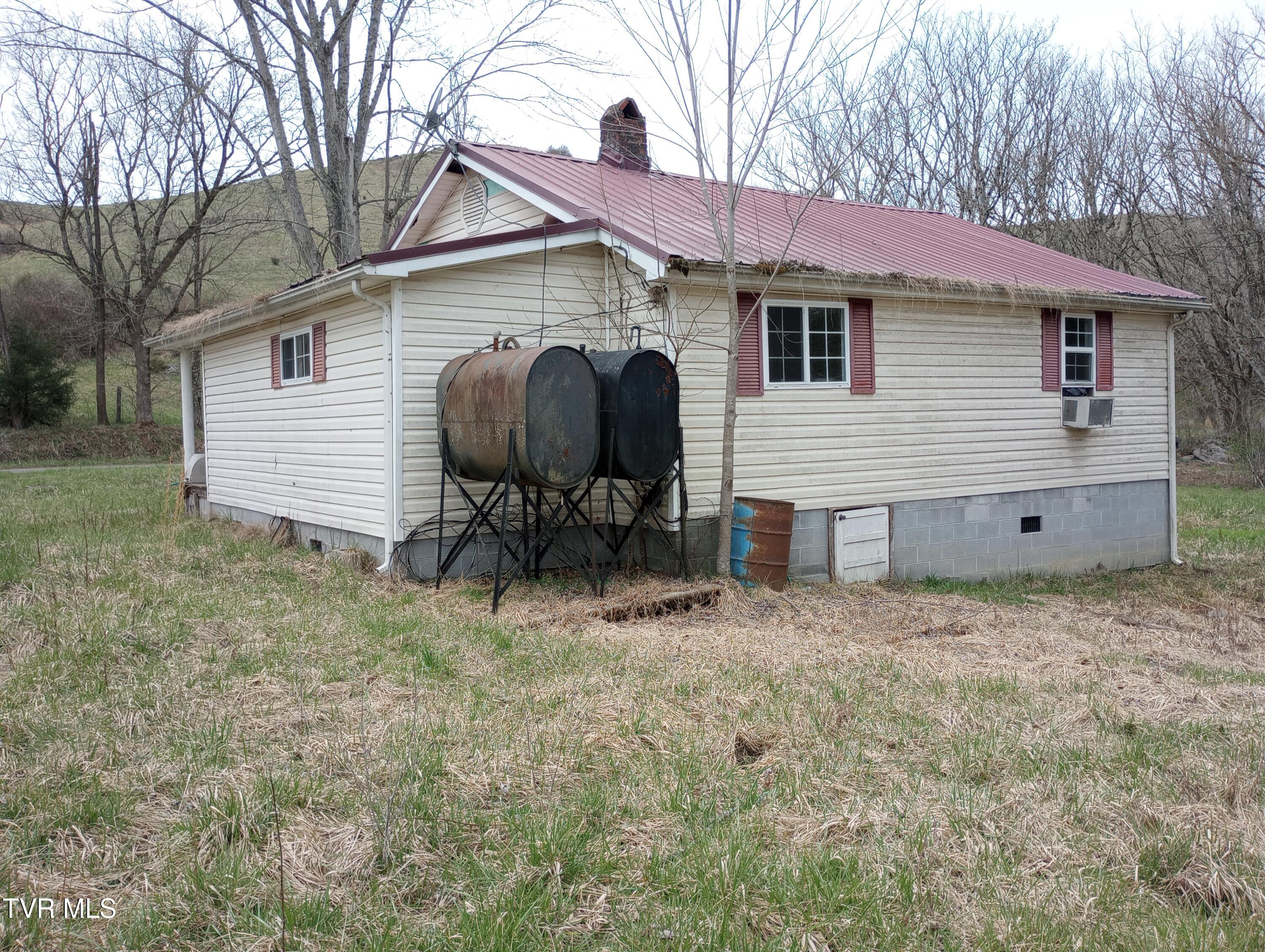 632 Burtons Ford Road, Castlewood, Virginia image 4