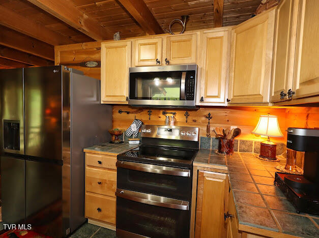 408 Glade Hill Drive, Lebanon, Virginia image 9