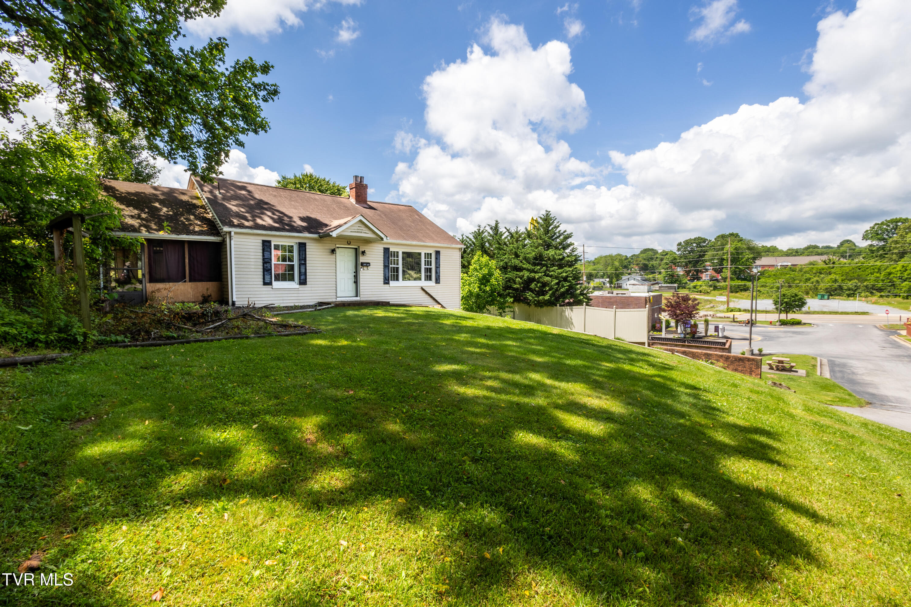 1509 Lynn Garden Drive, Kingsport, Tennessee image 2