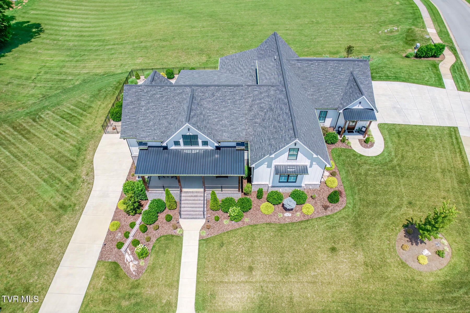 1385 Chadsworth Lane