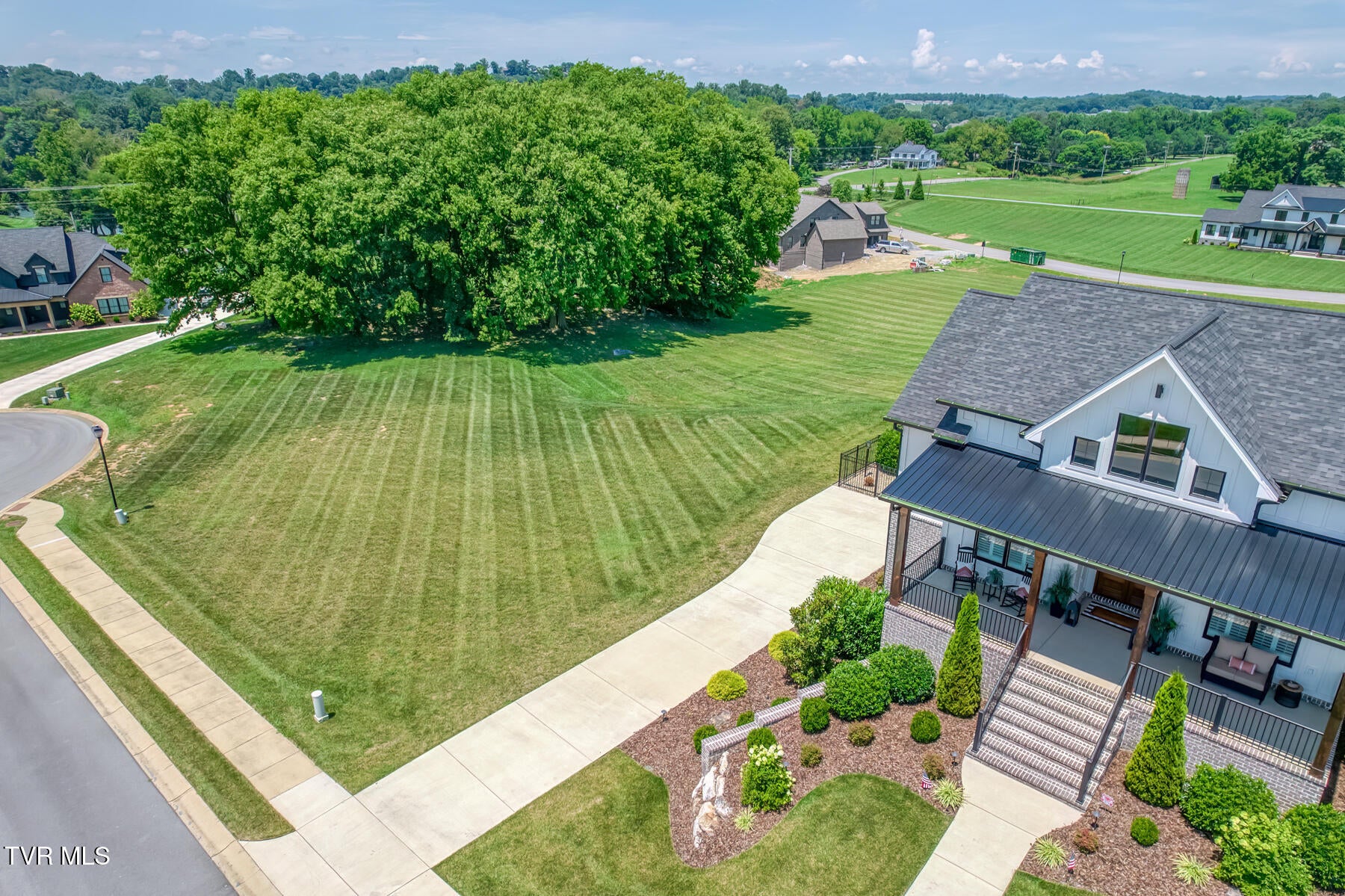 1385 Chadsworth Lane