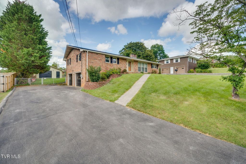 Photo of 4120 Lindenwood Drive, Kingsport, TN 37663 (MLS # 9989780)