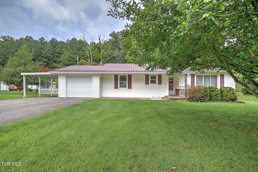 Photo of 226 Bank Drive, Fall Branch, TN 37656 (MLS # 9999382)