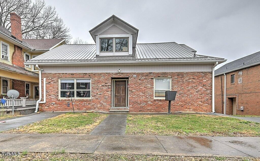 Photo of 406 Maple Street, Johnson City, TN 37604 (MLS # 9984005)