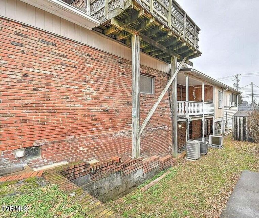 Photo of 406 Maple Street, Johnson City, TN 37604 (MLS # 9984005)
