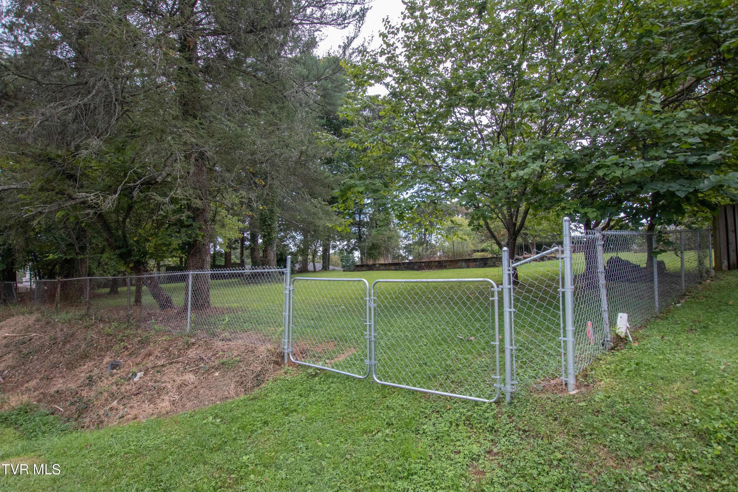 1212 Weaver Pike